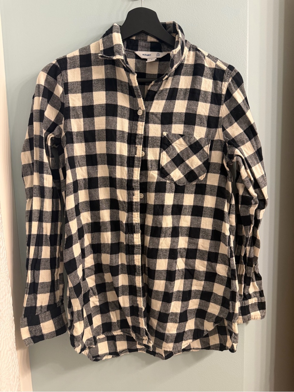 Old Navy Black and white Plaid Button-Up Shirt